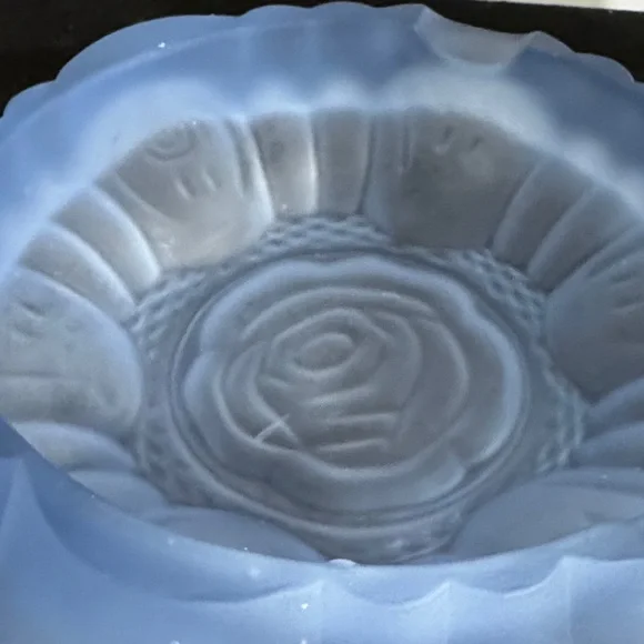 Vintage Satin Frost Blue Art Glass Rose Pattern 7" Ashtray - Picture 3 of 8